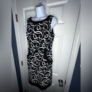 London Times Women's Size 8 Black White Swirl Sheath Dress Career Sleeveless M